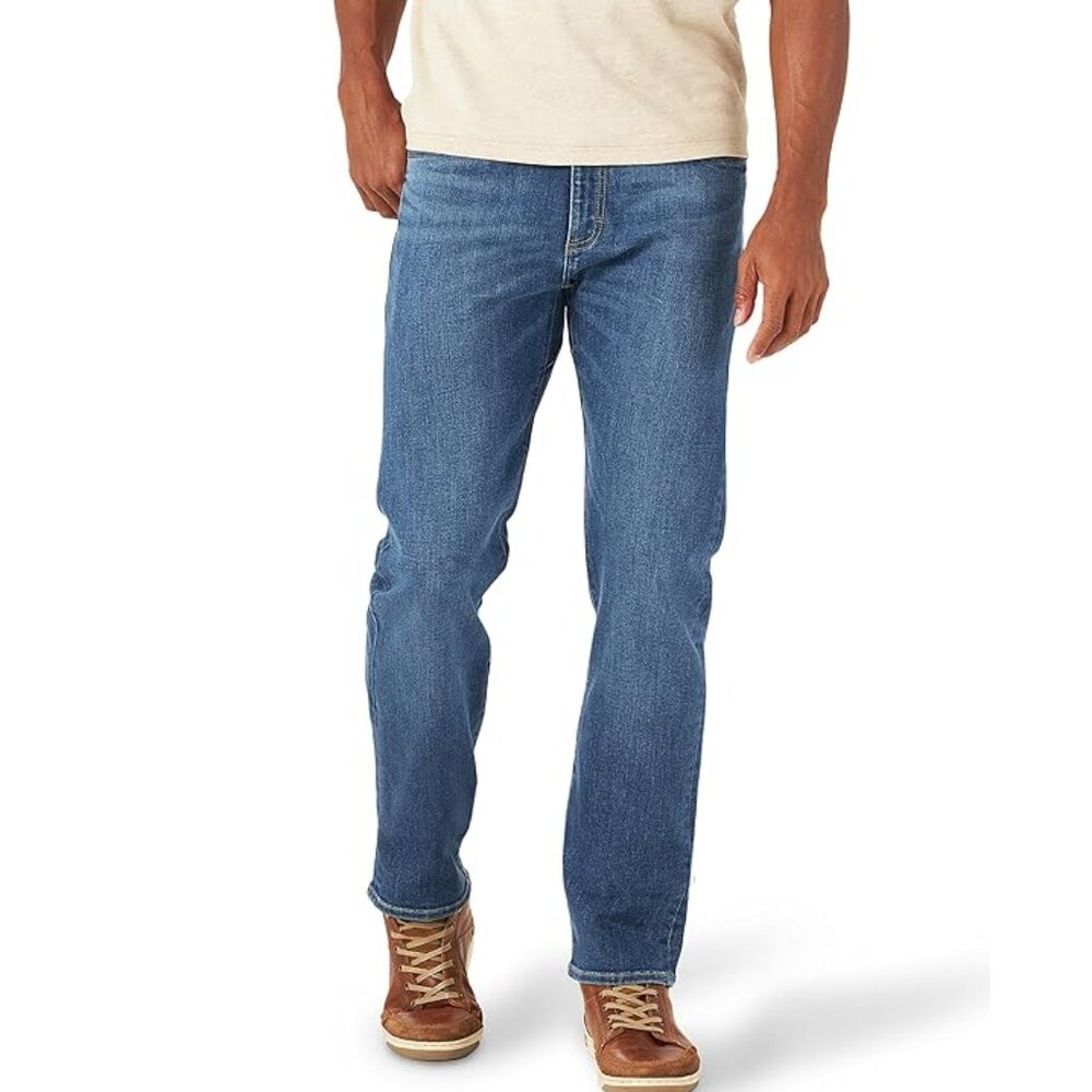 Lee Men's Extreme Motion Slim fit Straight Leg Stretch Jean size 32x30